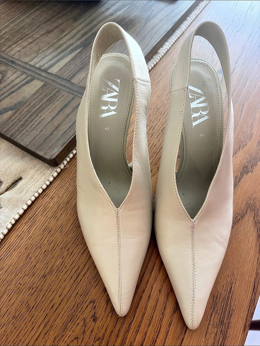 Elegant ZARA ivory/cream leather slingback pumps with a sleek, minimalist silhou